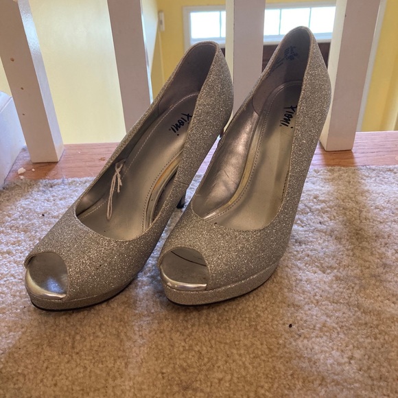 Sparkle shoes - Picture 1 of 1